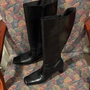 Sleek Black Heeled Women's Boots